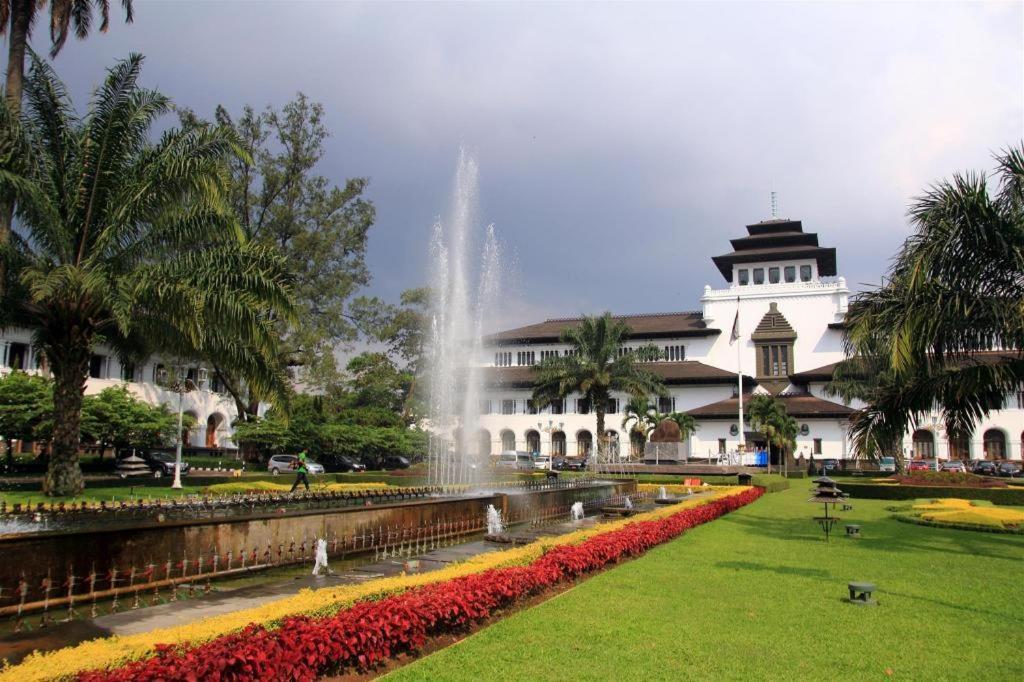 Oyo 2554 Hotel Arimbi Lama Dewi Sartika Bandung Zewnętrze zdjęcie